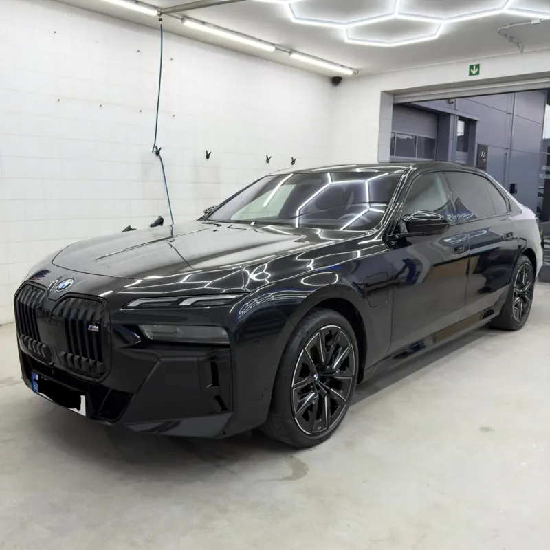 BMW řady 7 M paket po renovaci laku