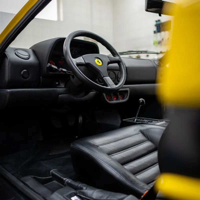 Kožený interiér Ferrari Testarossa