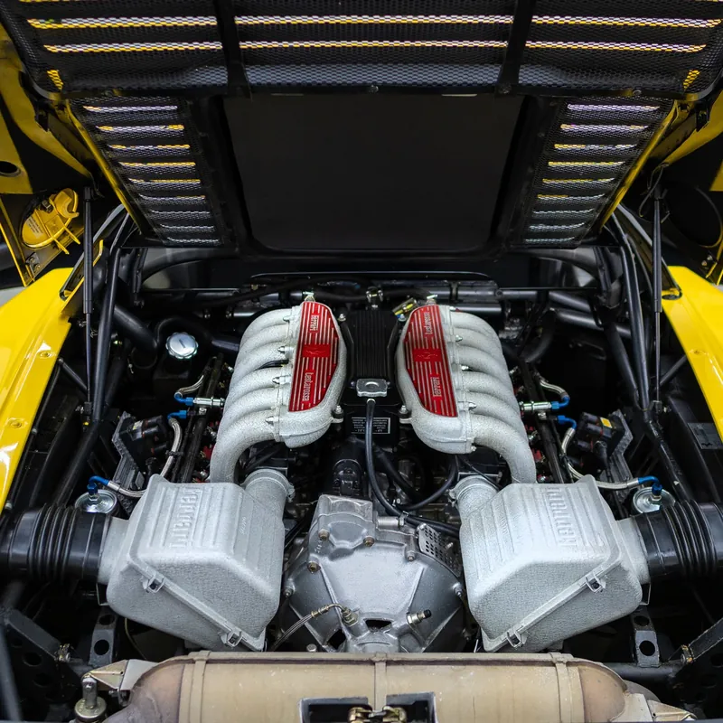 Vyčištěný motor Ferrari Testarossa