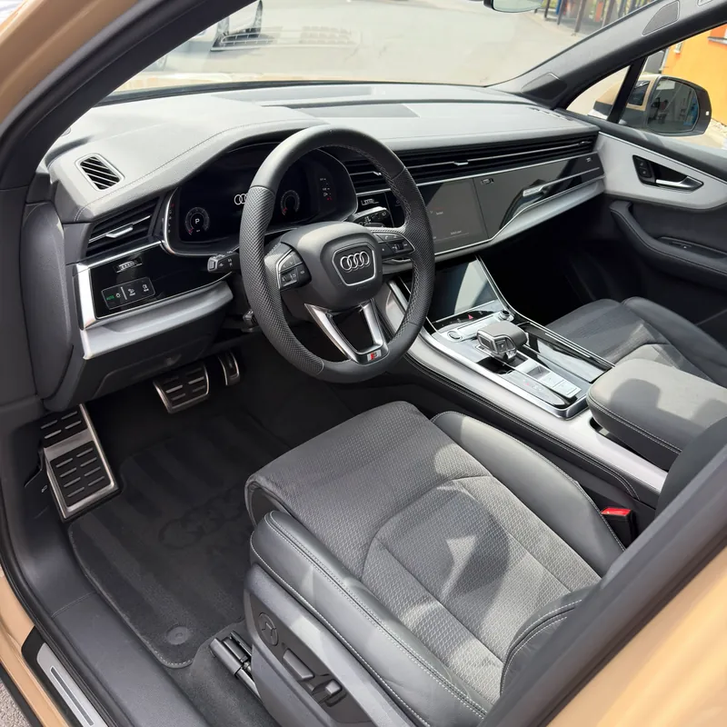 Vyčištěný interiér Audi Q7